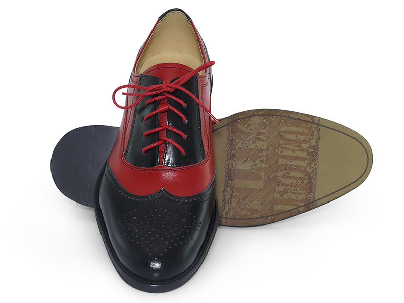 Czarno-czerwone obuwie męskie - spektatory, caponki T218