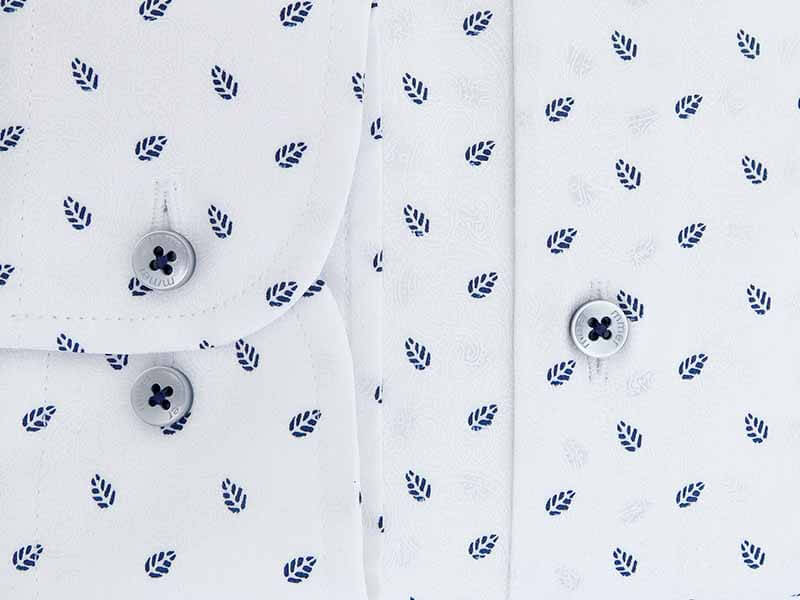 Biała koszula w listki na delikatnym wzorze  E105