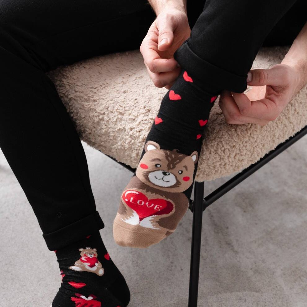 Czarne skarpetki w misie i serca SK333