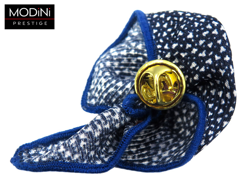 granatowa wpinka z drobnym białym wzorem