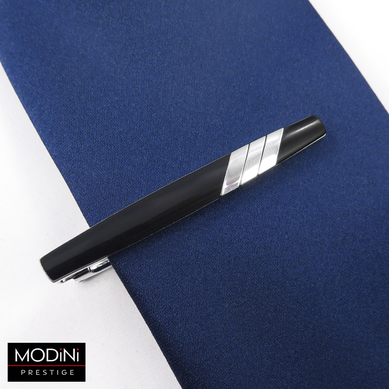 stalowa czarna spinka do krawata ze srebrnymi paskami